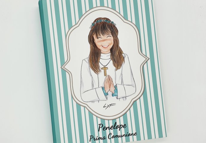 Album porta foto in tessuto personalizzato con disegno Bambina con mani congiunte in stile Loch