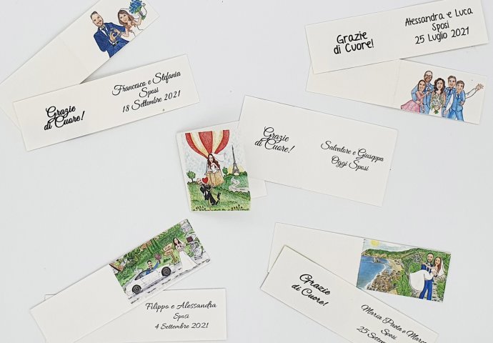 Bigliettini bomboniera personalizzati con disegni sposi in diversi stili
