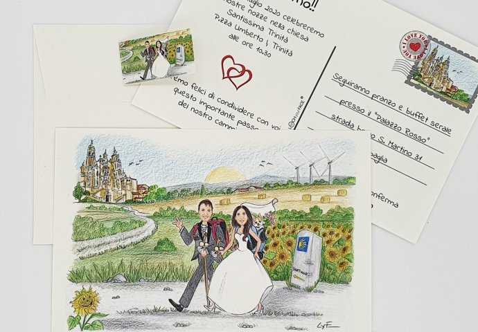 Partecipazione nozze stile cartolina con disegno caricatura fedele di sposi che fanno il cammino di Santiago insieme al loro amico a 4 zampe.