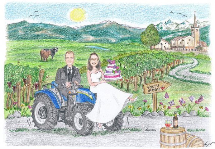 Disegno caricatura fedele di sposi sul trattore, con sposo che guida e sposa che tiene in mano una torta. Nello sfondo le mucche, le vigne, le montagne e la chiesina.
